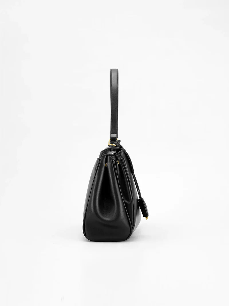 Celia Black Bag – Modern Detaylarla Günlük Tarzınızı Tamamlayın