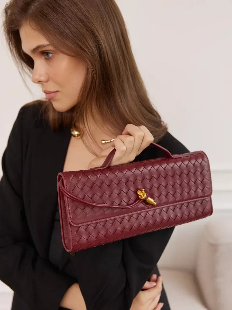 Emilia Clutch Bag Burgundy – Zamansız Şıklık İçin Siyah Gece Çantası