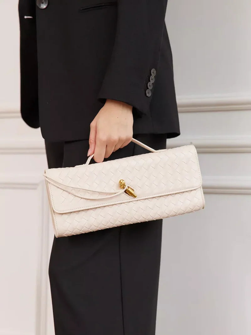 Emilia Clutch Bag Off White – Zamansız Şıklık İçin Siyah Gece Çantası