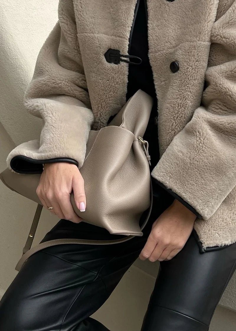 Lucinda Mini Bag Taupe – Günlük Şıklığınızı Yansıtan Modern Mini Deri Çanta