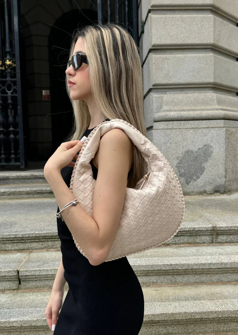 Off white deri çanta - Serena Everyday Bag, zarif tasarımı ve pratik kullanımıyla öne çıkıyor
