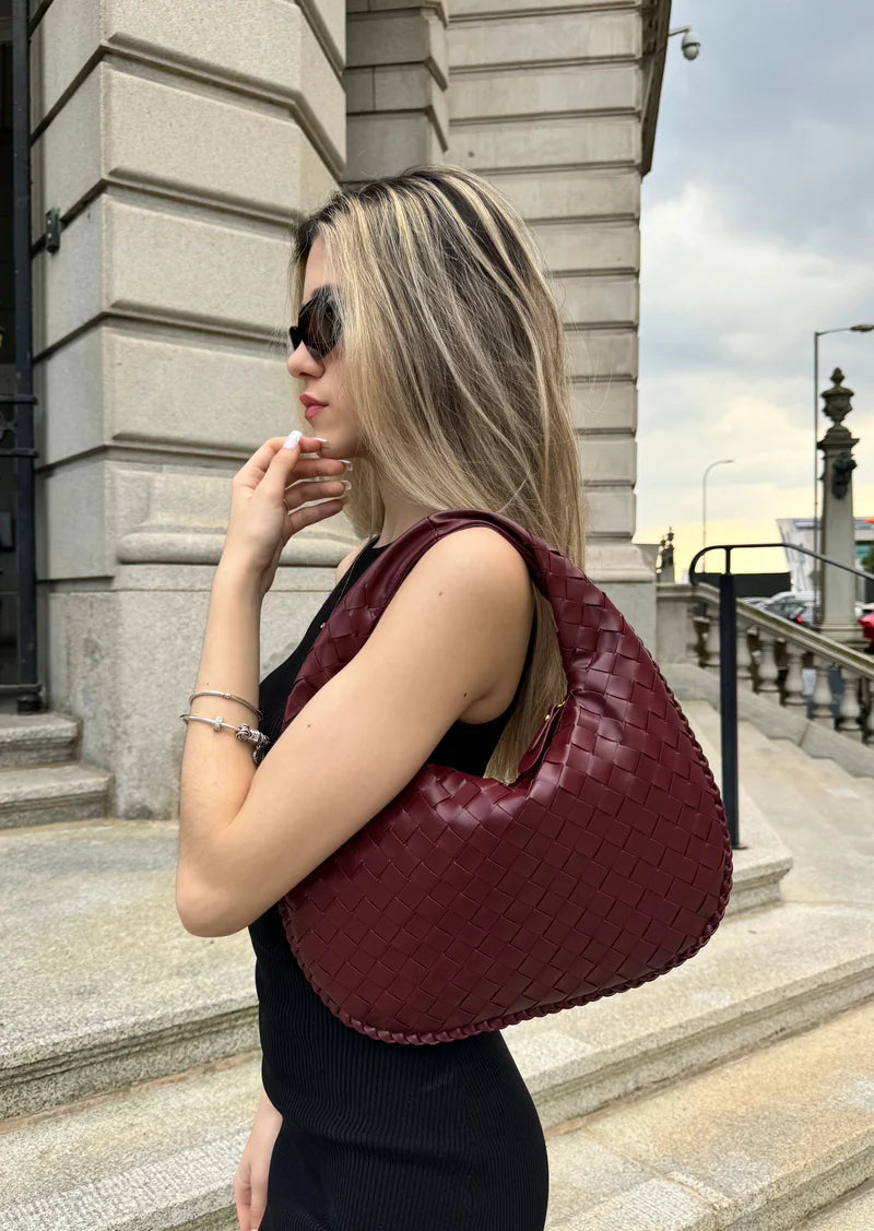 Serena Everyday Bag - Modern kadınlar için şık şarap kırmızısı deri çanta, günlük kullanım için mükemmel